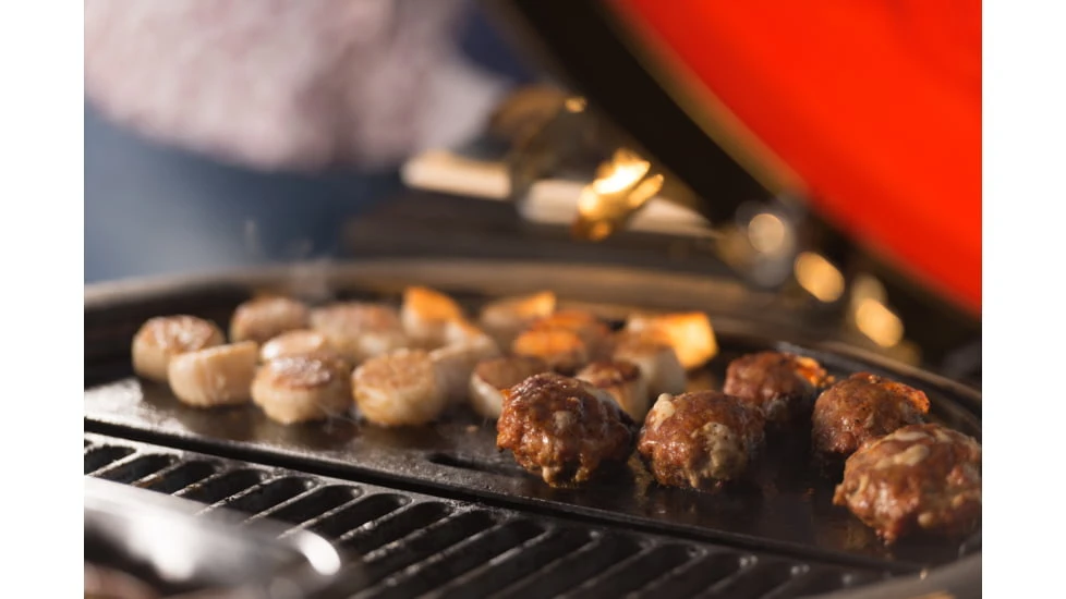 Kamado Joe Half Moon Cast Iron Reversible Griddle 10 Kamado Joe Half Moon Cast Iron Reversible Griddle - Image 8